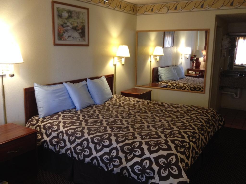 Crown Inn Grand Prairie Habitación foto